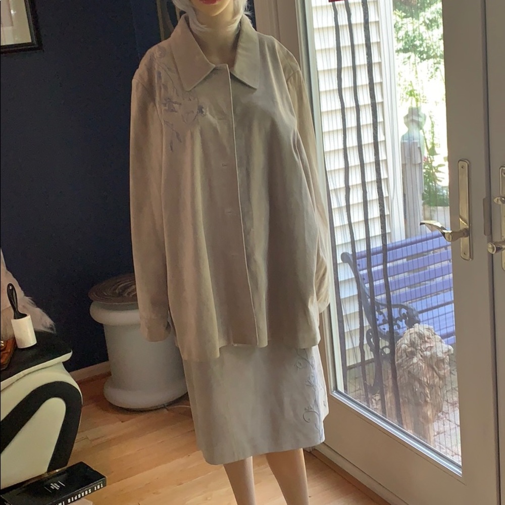 TERRY LEWIS SUEDE SUIT CLASSIC, CLEAN, like new‼️